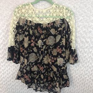Umgee Floral Lace Peplum Ruffle Sleeve Top size Small